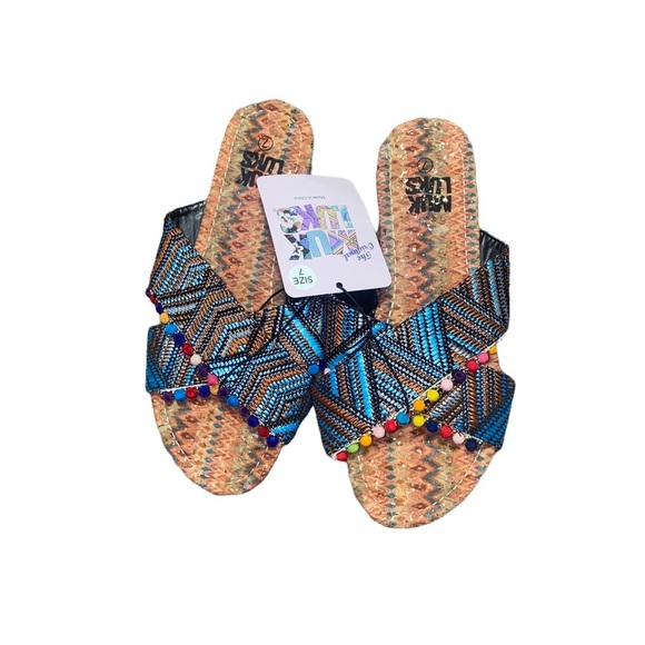 NEW muk Luks geometric pom Pom Greer sandals slides size 7 - Picture 2 of 5